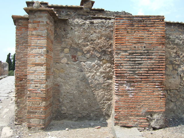 VI.1.13  possible site of street altar