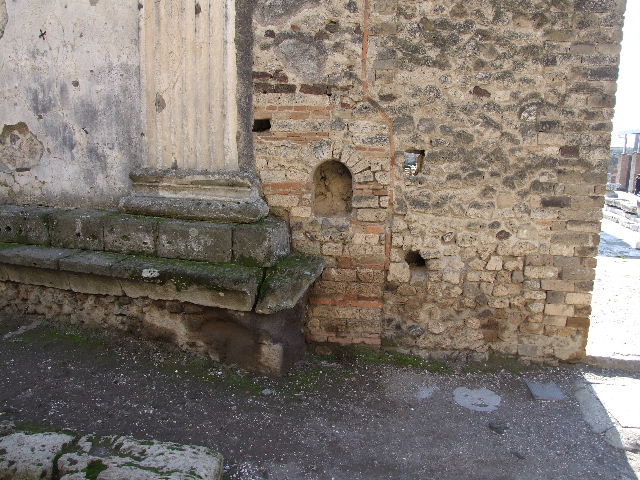 VII.8.1 Pompeii. South side of the rear wall showing niche altar in right-hand corner.