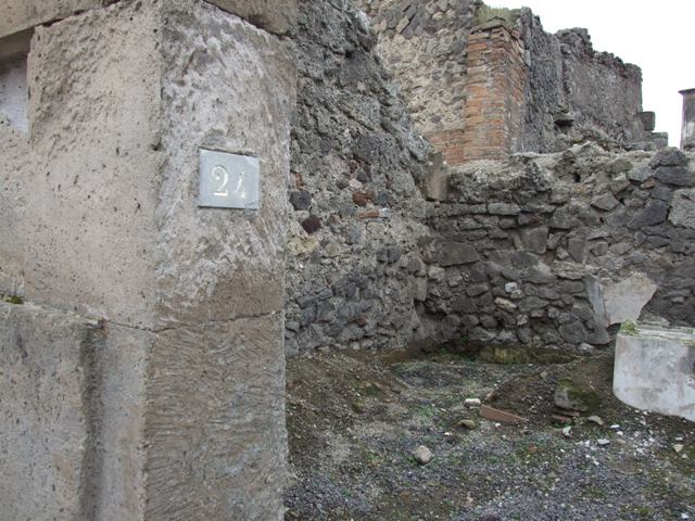 VIII.4.24 Pompeii.  Street altar.  December 2006.  South and west walls.