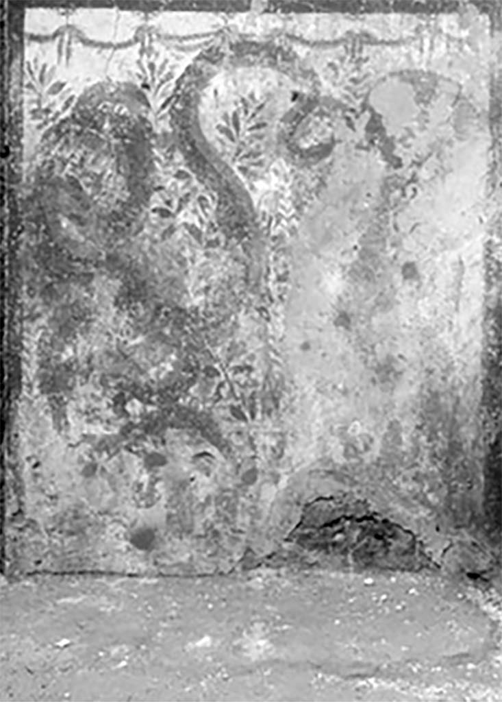 Street shrine outside IX.12.7. Detail from 1912 photograph.
Bottom left painting was of two large serpents (snakes) flanking a round altar.
See Fröhlich, T., 1991. Lararien und Fassadenbilder in den Vesuvstädten. Mainz: von Zabern. (p. 339, F71, T: 58,2). 

