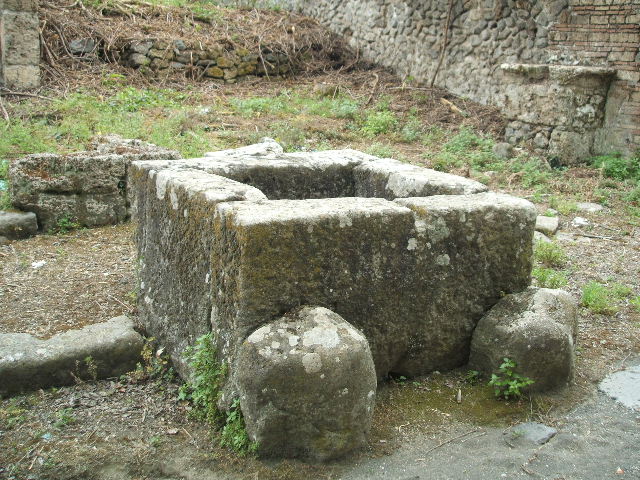 Fountain at III.11.f