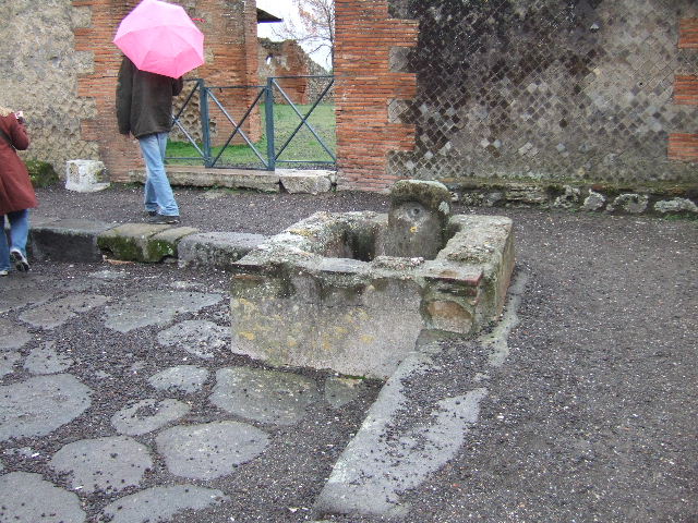 Fountain at VIII.2.20. December 2005. Remains of relief of patera, or plate.