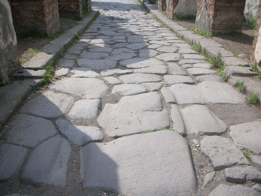 Porta Ercolano or Herculaneum Gate, Pompeii. May 2010. Central roadway through gate. Photo courtesy of Ivo van der Graaff.

