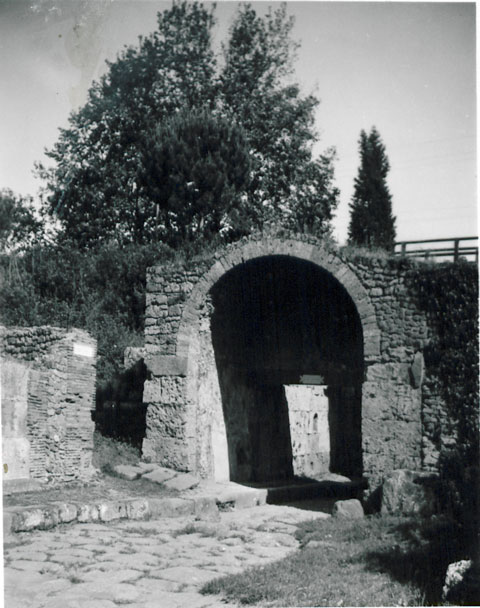 Looking south through Stabian Gate September 2005