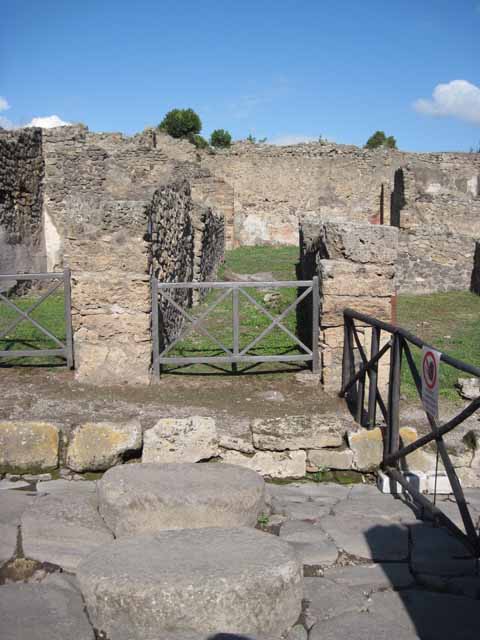 I.2.6 Pompeii. May 2005. Looking east towards rear.