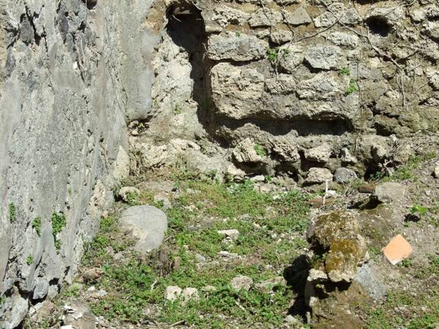 I.2.17 Pompeii. September 2010. Detail of marble work on base in atrium, looking south. Photo courtesy of Drew Baker.
