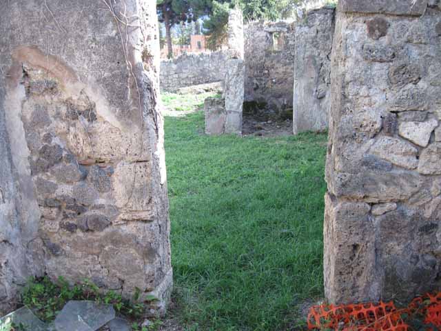 I.2.17 Pompeii. September 2010. Room 6, south-west corner with detail of bed recess or niche. Photo courtesy of Drew Baker.