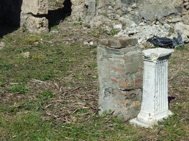 I.2.17 Pompeii. September 2010. Room 6, north wall with doorway to atrium. Photo courtesy of Drew Baker.