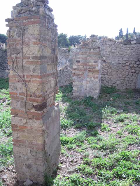 I.2.17 Pompeii. March 2009. Room 14, Exedra.