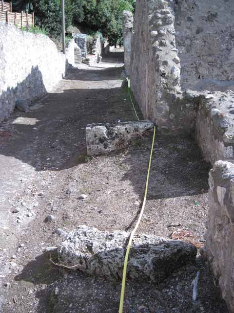 I.2.21 Pompeii. March 2009. Looking north west through entrance into Thermopolium, with I.2.20 at the rear.