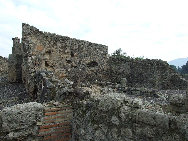 I.3.8a Pompeii. September 2010. Detail of niche on east wall. Photo courtesy of Drew Baker.
