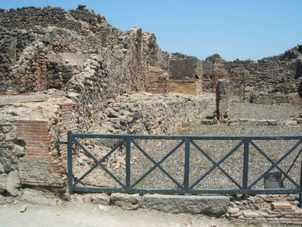 I.3.10 Pompeii. May 2005. Entrance to dwelling house on north side of I.3.9
Fiorelli said he thought it was a workshop with extra rooms, altered from its ancient design by the work directed by Domenico Fontana on the Sarno canal. See Pappalardo, U., 2001. La Descrizione di Pompei per Giuseppe Fiorelli (1875). Napoli: Massa Editore. (p.39)

