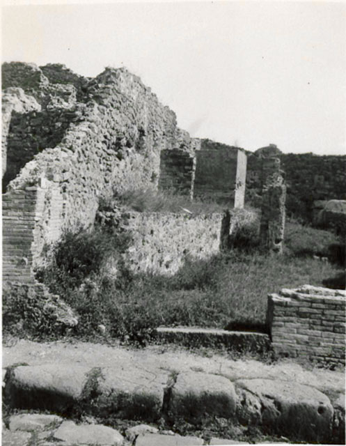 I.3.10 Pompeii. September 2010. Looking east along line of the Sarno canal wall. On the left, the north wall of the entrance room can be seen. Photo courtesy of Drew Baker.
