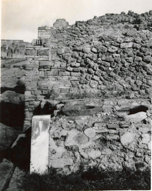 I.3.11 Pompeii. May 2005. East wall.