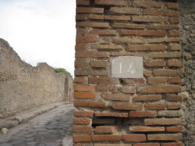 I.3.14 Pompeii. December 2007. East wall of shop.