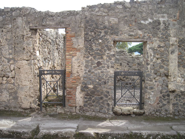 I.3.19 Pompeii. May 2005. Entrance to steps to upper floor.