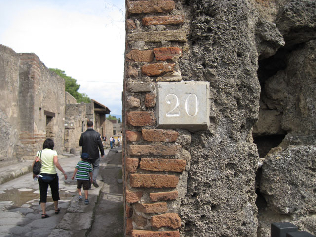 I.3.20 Pompeii. September 2010. Looking south along fauces, showing detail of east wall. Photo courtesy of Drew Baker.