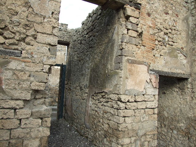 I.3.24 Two rooms to south of atrium, Tablinum and Oecus leading to 
pseudoperistyle (to the rear)
