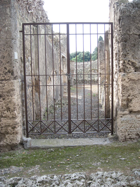 I.3.25 Pompeii. December 2006. Looking west across atrium area towards peristyle. The doorway to south, on the left, leads into shop at I.3.26.
