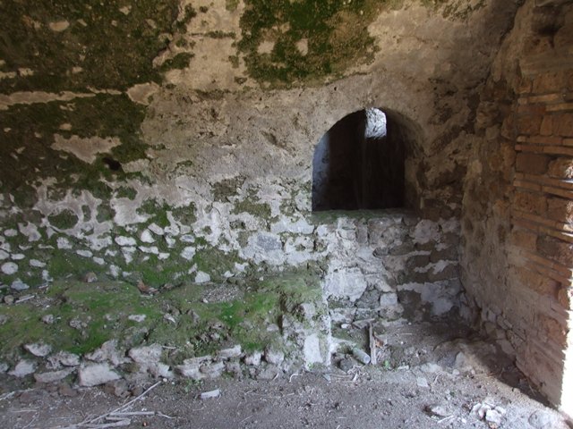 I.3.31 Pompeii. September 2005.West side of entrance room.