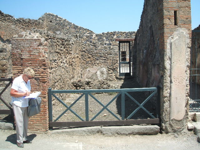 I.4.6 Pompeii. December 2007. South wall, with doorway to atrium of I.4.5 in the east wall.