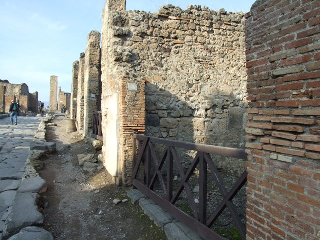 I.4.7 Pompeii. Fullonica of Passaratus and Maenianus. Fullonica stalls.