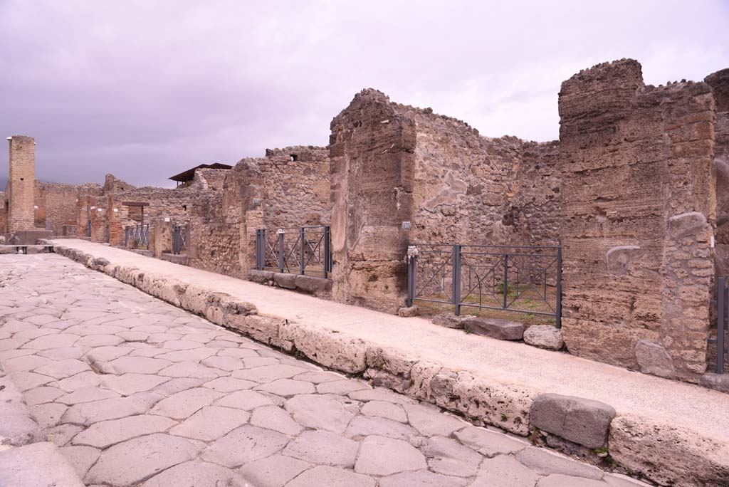 I.4.10 Pompeii, on right, towards I.4.15, on left, behind fountain and water-tower. October 2019. Looking north-east on Via Stabiana.     
Foto Tobias Busen, ERC Grant 681269 DCOR.
