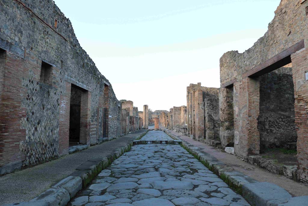 I.4.26 Pompeii, on left. December 2018.        Via dellAbbondanza between I.4 and IX.1.                  IX.1, on right.
Photo courtesy of Aude Durand.
