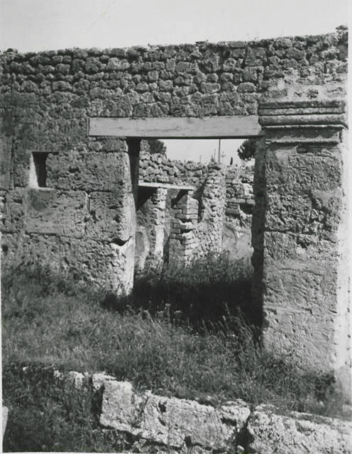 I.5.1 Pompeii. September 2010. Doorway of I.5.1 onto Vicolo del Conciapelle, looking north towards I.2.28 on opposite side of the vicolo.
Photo courtesy of Drew Baker.