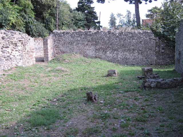Vicolo on south side of I.5,  looking west. September 2005.



