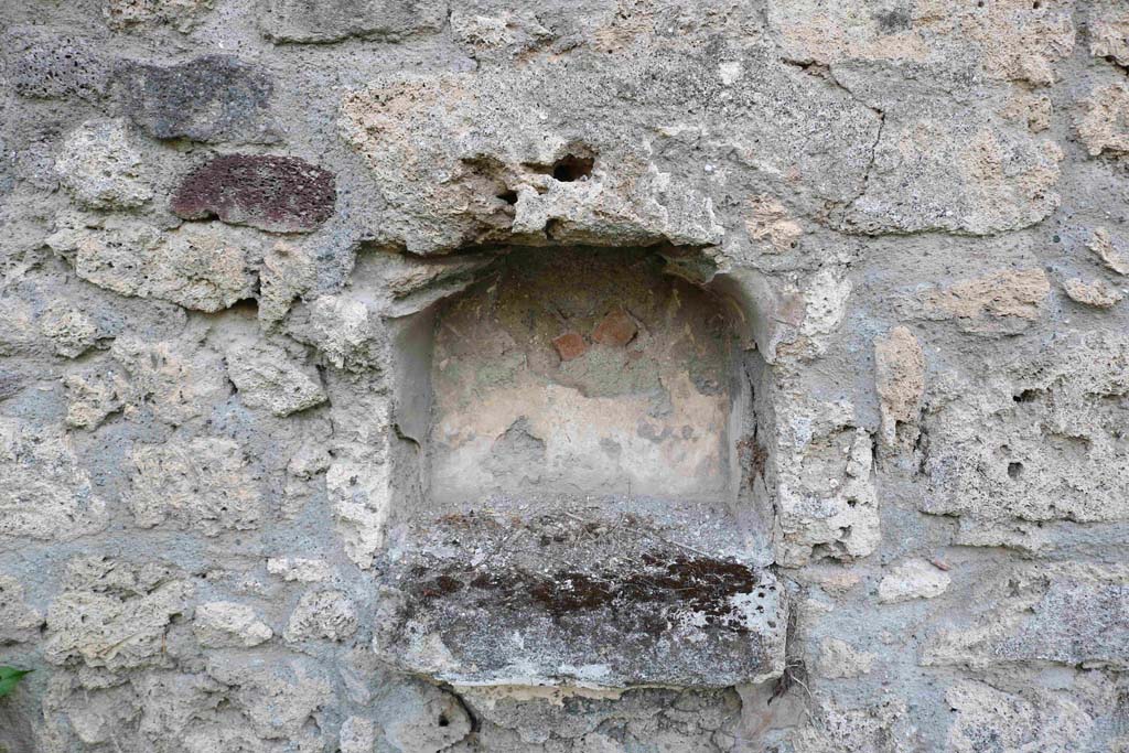 I.5.3 Pompeii. September 2018. Niche in west wall. Photo courtesy of Aude Durand.