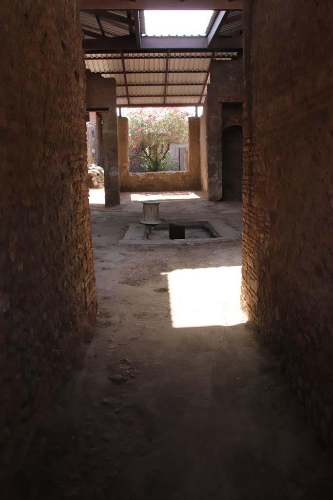 I.6.4 Pompeii. September 2019. Looking south from entrance corridor.
Photo courtesy of Klaus Heese.
