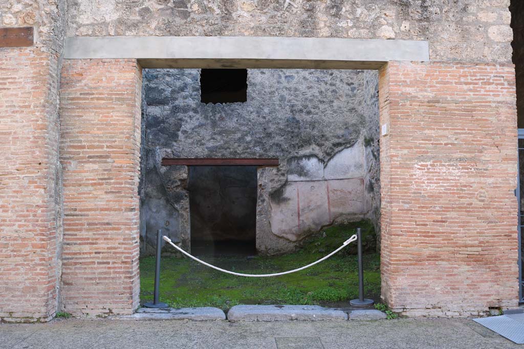 I.6.10 Pompeii. December 2018. Looking south towards entrance. Photo courtesy of Aude Durand.