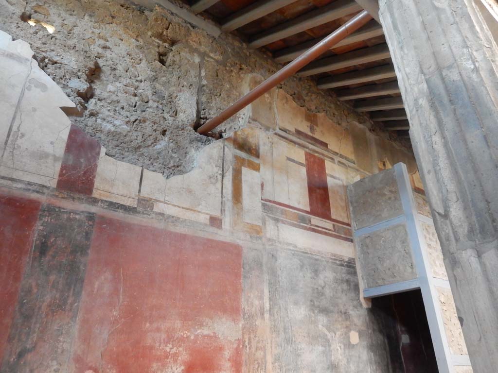 I.6.15 Pompeii. June 2019. Room 4, Upper west wall of atrium. Photo courtesy of Buzz Ferebee.