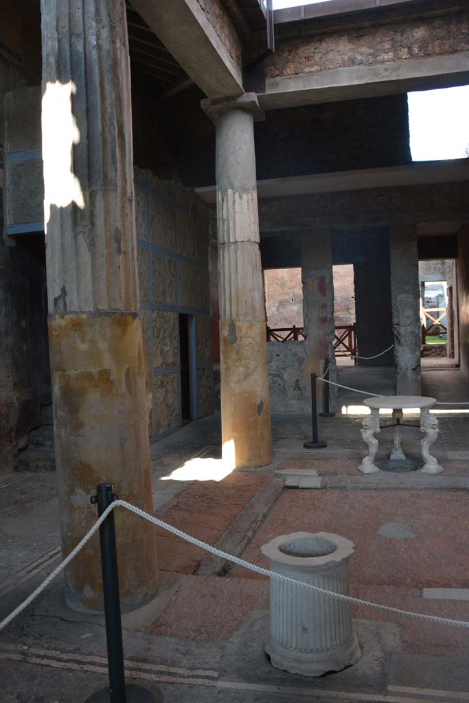 I.6.15 Pompeii. March 2019. Room 4, looking north across west side of impluvium in atrium.
Foto Annette Haug, ERC Grant 681269 DCOR

