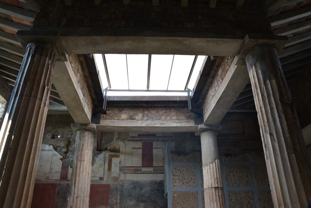 I.6.15 Pompeii. March 2019. Room 4, looking towards upper west wall of atrium and compluvium above impluvium.
Foto Annette Haug, ERC Grant 681269 DCOR
