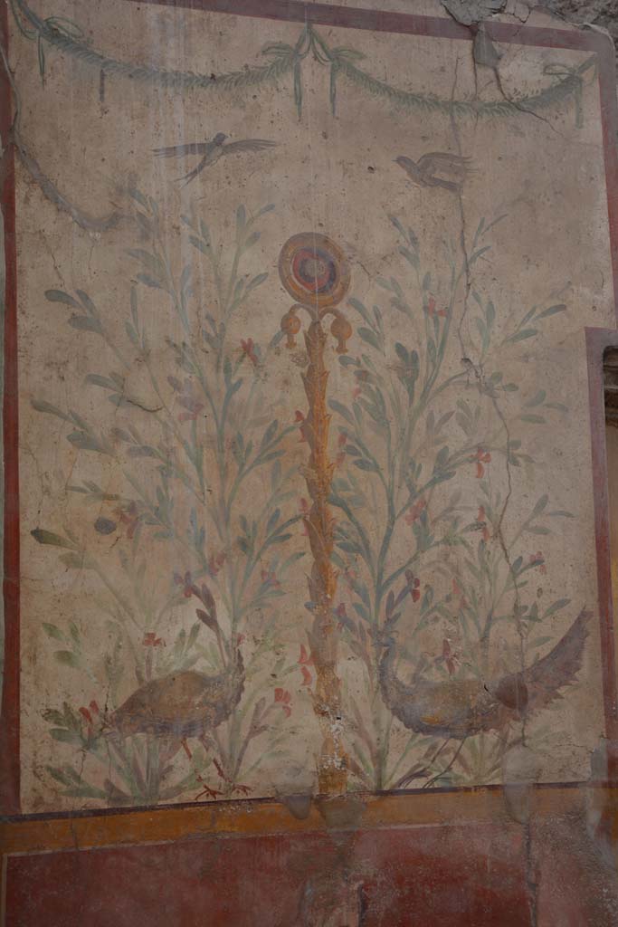 I.6.15 Pompeii. March 2019. 
Room 9, wall on west side of small garden, picture with birds, plants and a medallion.
Foto Annette Haug, ERC Grant 681269 DÉCOR
