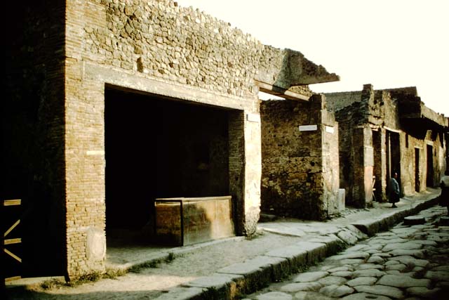 I.8.1 Pompeii. May 2010.  Counter end, looking west.