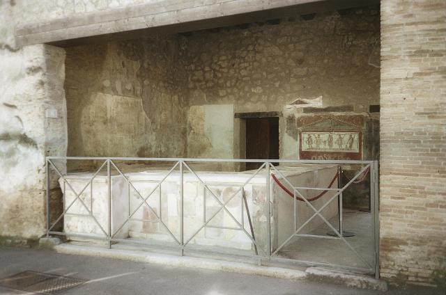 I.8.8 Pompeii. December 2005. Looking towards the rear room.