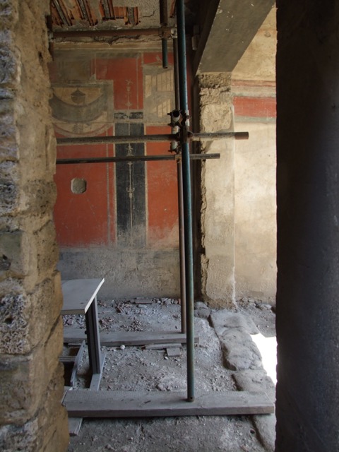 I.8.9 Pompeii.  March 2009. Room 7. Triclinium.  East wall.  Upper level. Architectural painting at north end.