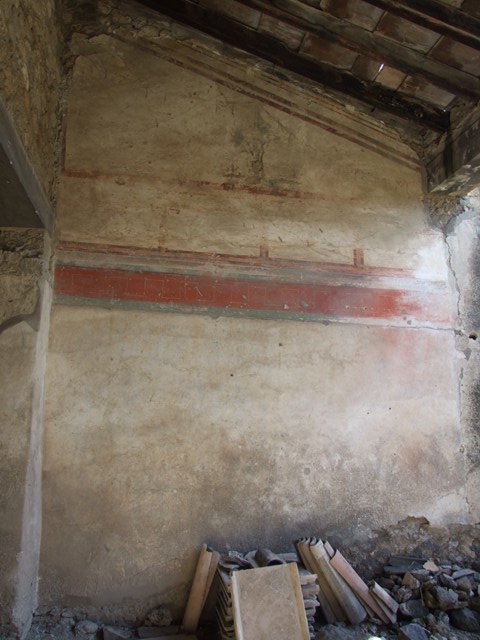 I.9 Pompeii. September 2005. Roadway looking south. Side wall of I.8.9
