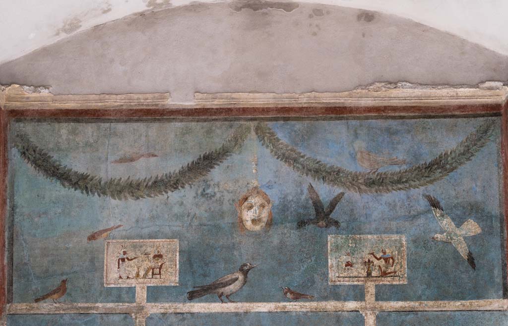 I.9.5 Pompeii. April 2022. Room 5, detail from upper east wall. Photo courtesy of Johannes Eber.