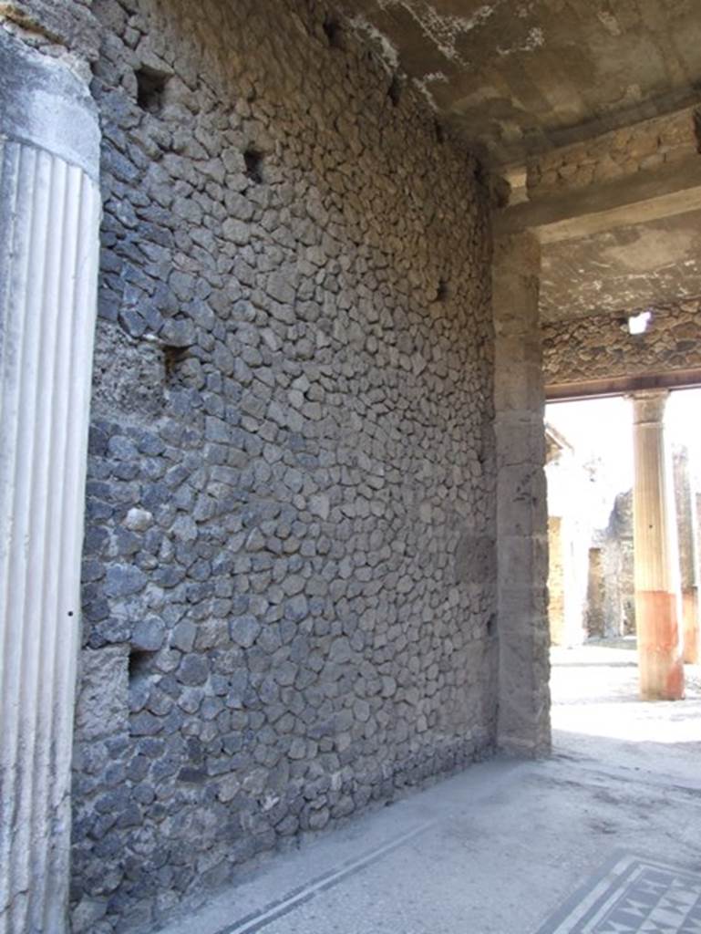 I.9.5 Pompeii. March 2009. Room 8 Tablinum. East wall