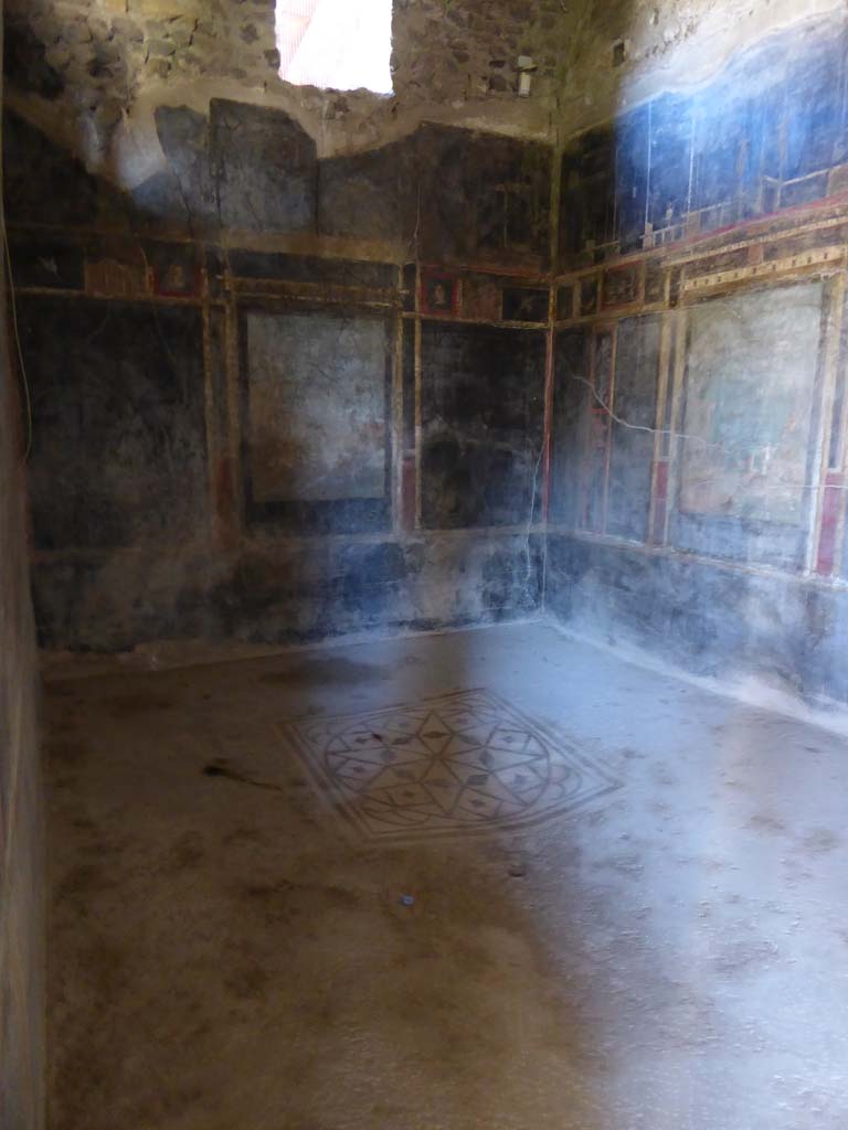 I.9.5 Pompeii. September 2017. Room 10, looking towards north-east corner.
Foto Annette Haug, ERC Grant 681269 DÉCOR.

