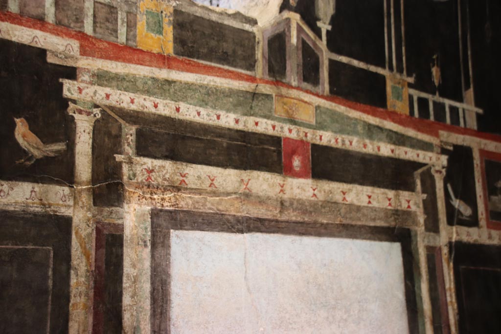 I.9.5 Pompeii. October 2022. Room 10, detail from upper west wall above central painting. Photo courtesy of Klaus Heese.