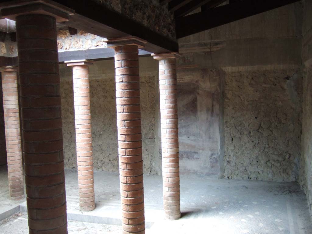 I.10.4 Pompeii. May 2006. Room 46, atrium.