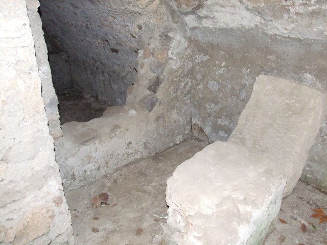 I.10.4 Pompeii. March 2009. Entrance to steps down to lower garden area, at south end of corridor M2.