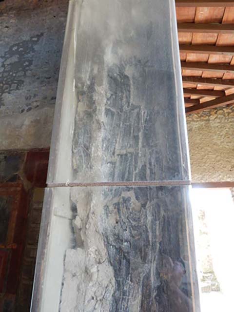 I.10.4 Pompeii. May 2006. Room 18, painted figure on east wall.