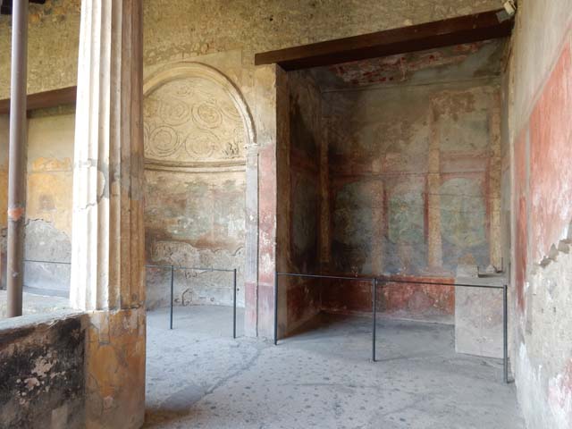 I.10.4 Pompeii. May 2010. Alcove 23, detail from Menander’s open paper scroll held in his hand.According to Varone this used to read, in small black letters, the words 

Menander
Hic primu[m] om[niu]m como
ediam scripsit
qu[i] E[rat] anno
ru[m] XIV  
Lib[ri] IIII

According to Varone, this refers to the fact that Menander wrote his first comedy at the age of 14. Four books. Della Corte read XIX instead of XIV, see CIL IV 7350b. According to Cooley this translated to “Menander. He was the first of all to write comedy………four books”. See Cooley, A. and M.G.L., 2004. Pompeii : A Sourcebook. London : Routledge. (p.70). See Varone, A, 2003: Gli abitanti della casa, in Menander, La Casa del Menandro di Pompei. Edited by G. Stefani. Milan: Electa. (p. 46-55). 
