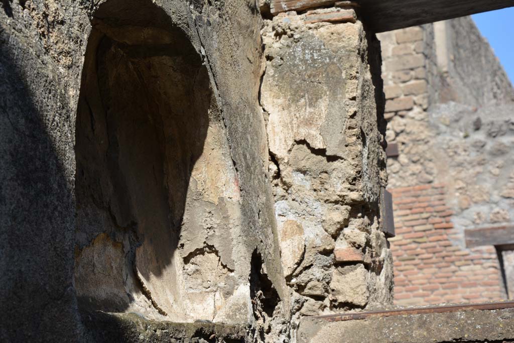 I.10.5 Pompeii. April 2017. Detail of niche on west wall of stairs. Photo courtesy Adrian Hielscher.